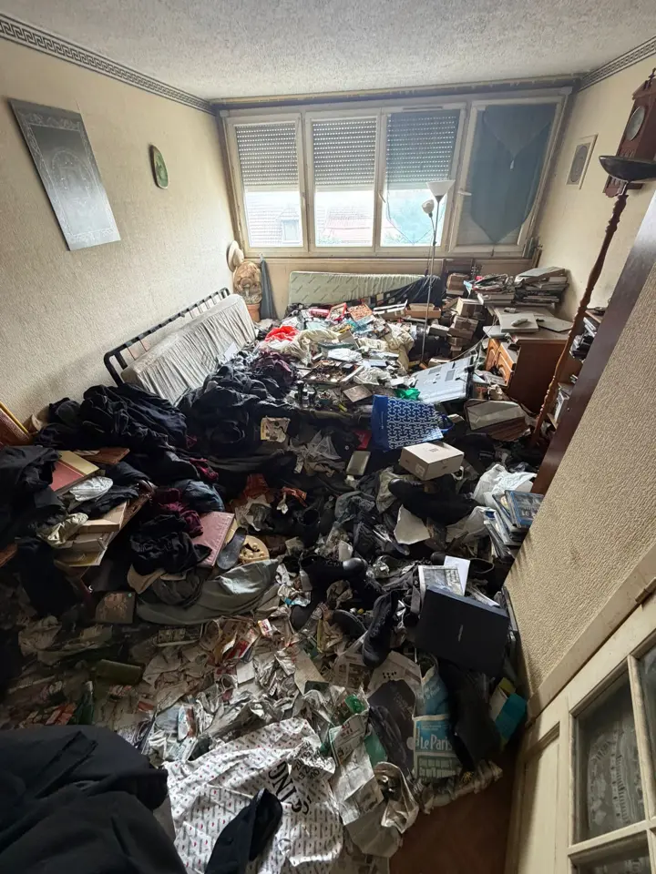 Logement encombré avant l’intervention de nos équipes