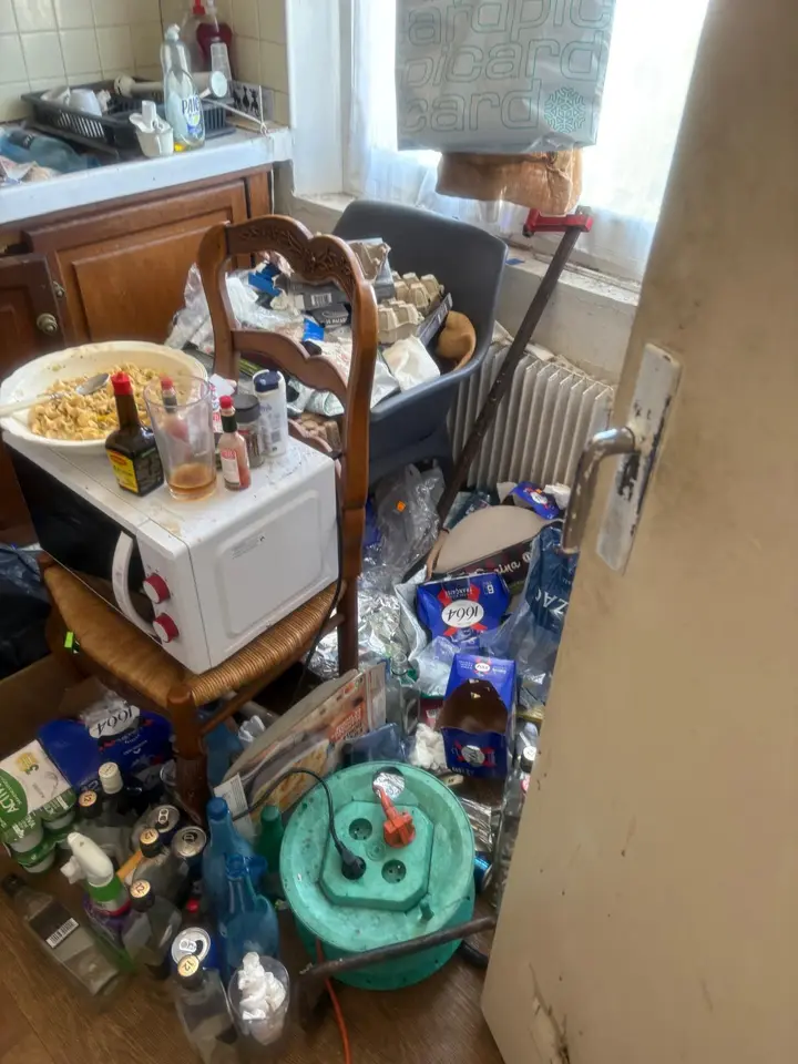 Logement encombré avant l’intervention de nos équipes